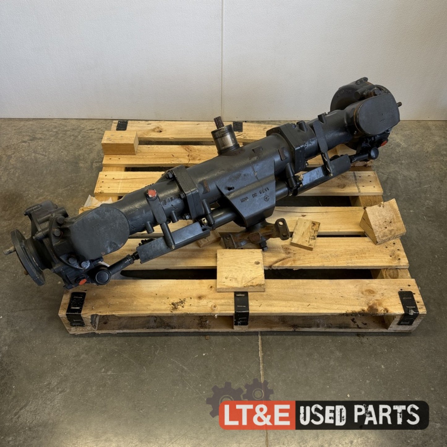 DK35SE FRONT AXLE - 0812511