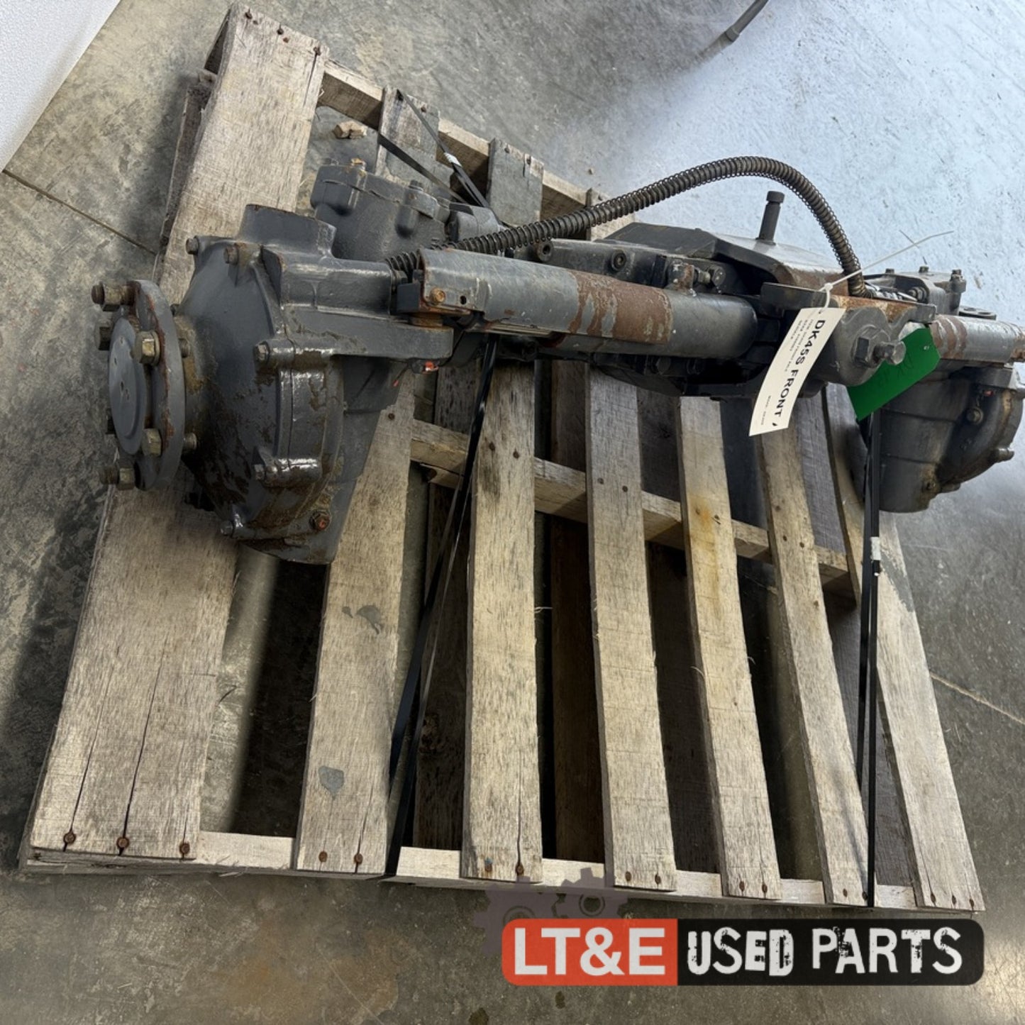 DK45S FRONT AXLE - 4166563