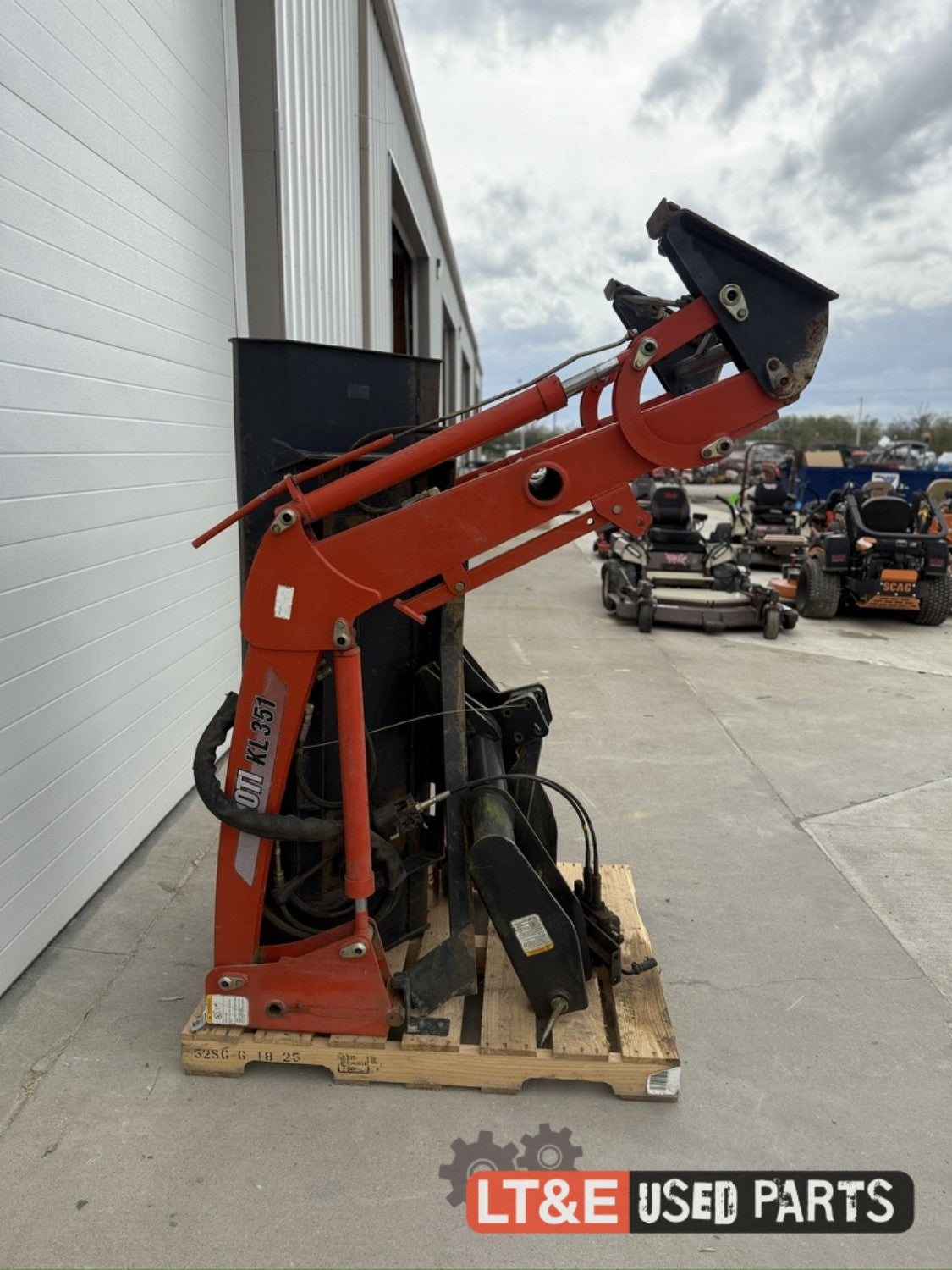 KL351 LOADER - 0812511