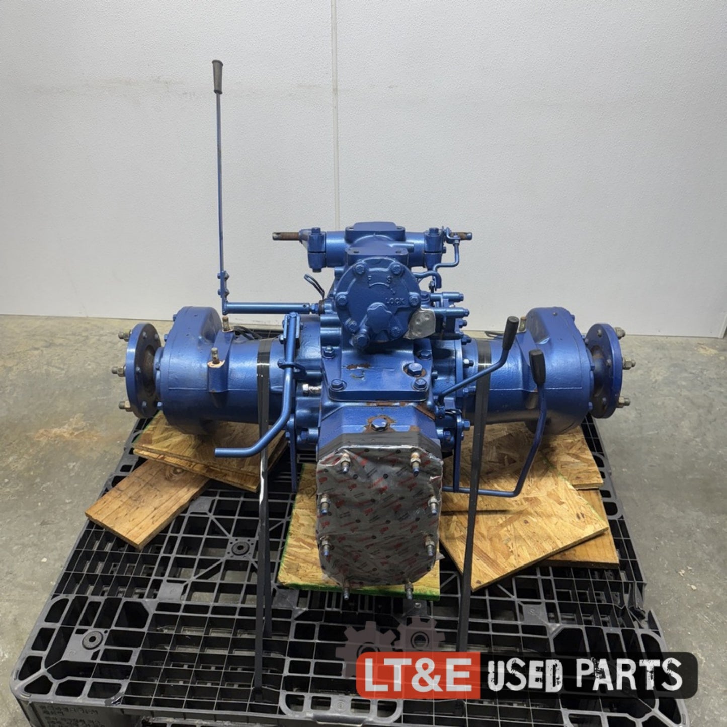LK2554 REAR AXLE - 6168889