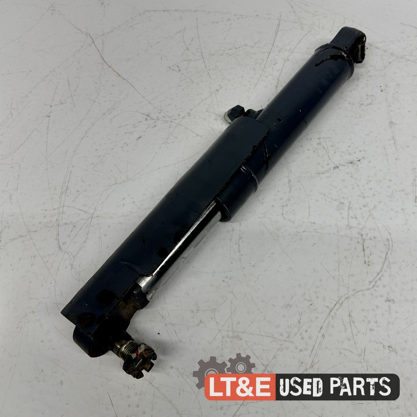 RIGHT HAND STEERING CYLINDER