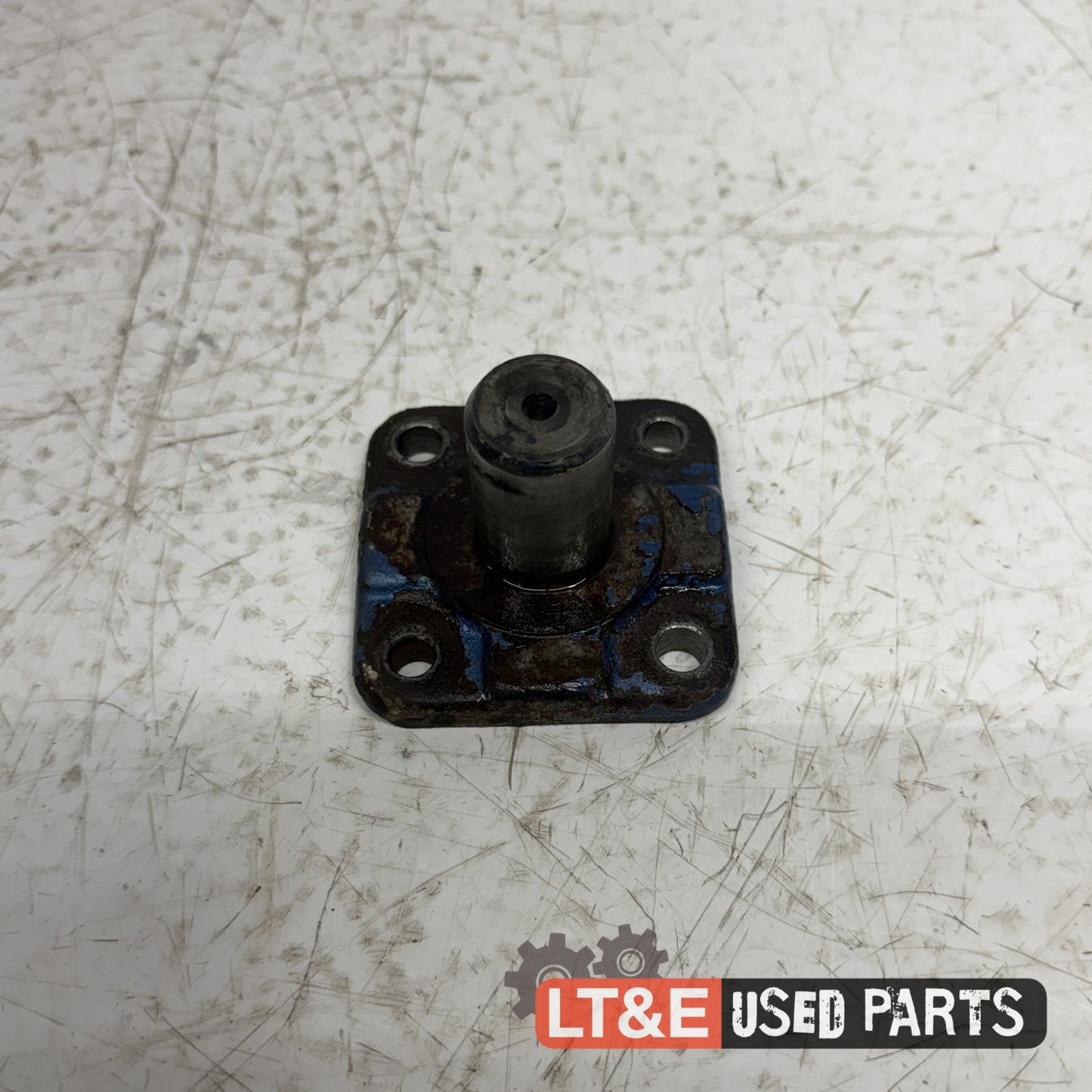 FRONT AXLE CENTER PIN
