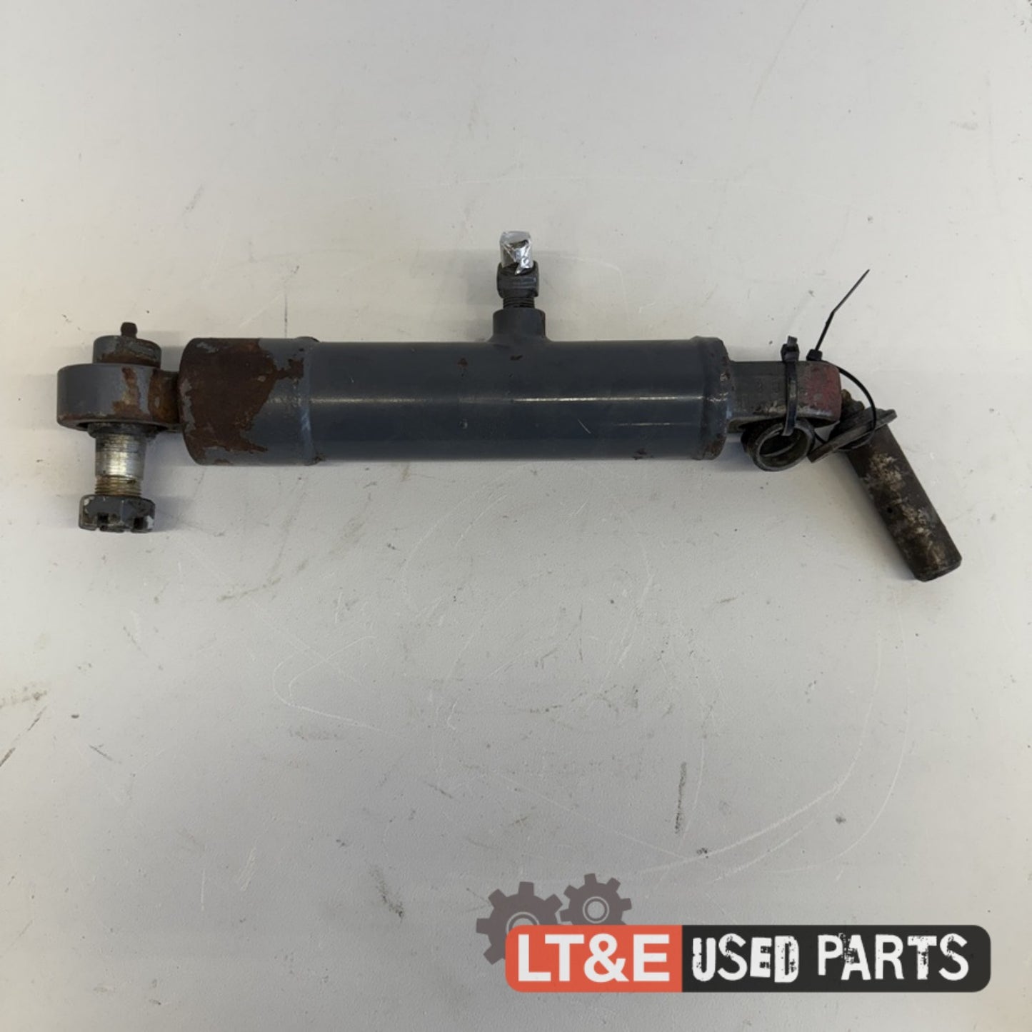 LEFT HAND STEERING CYLINDER