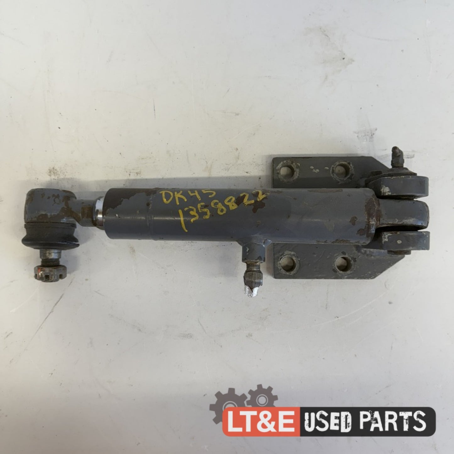 RIGHT HAND STEERING CYLINDER