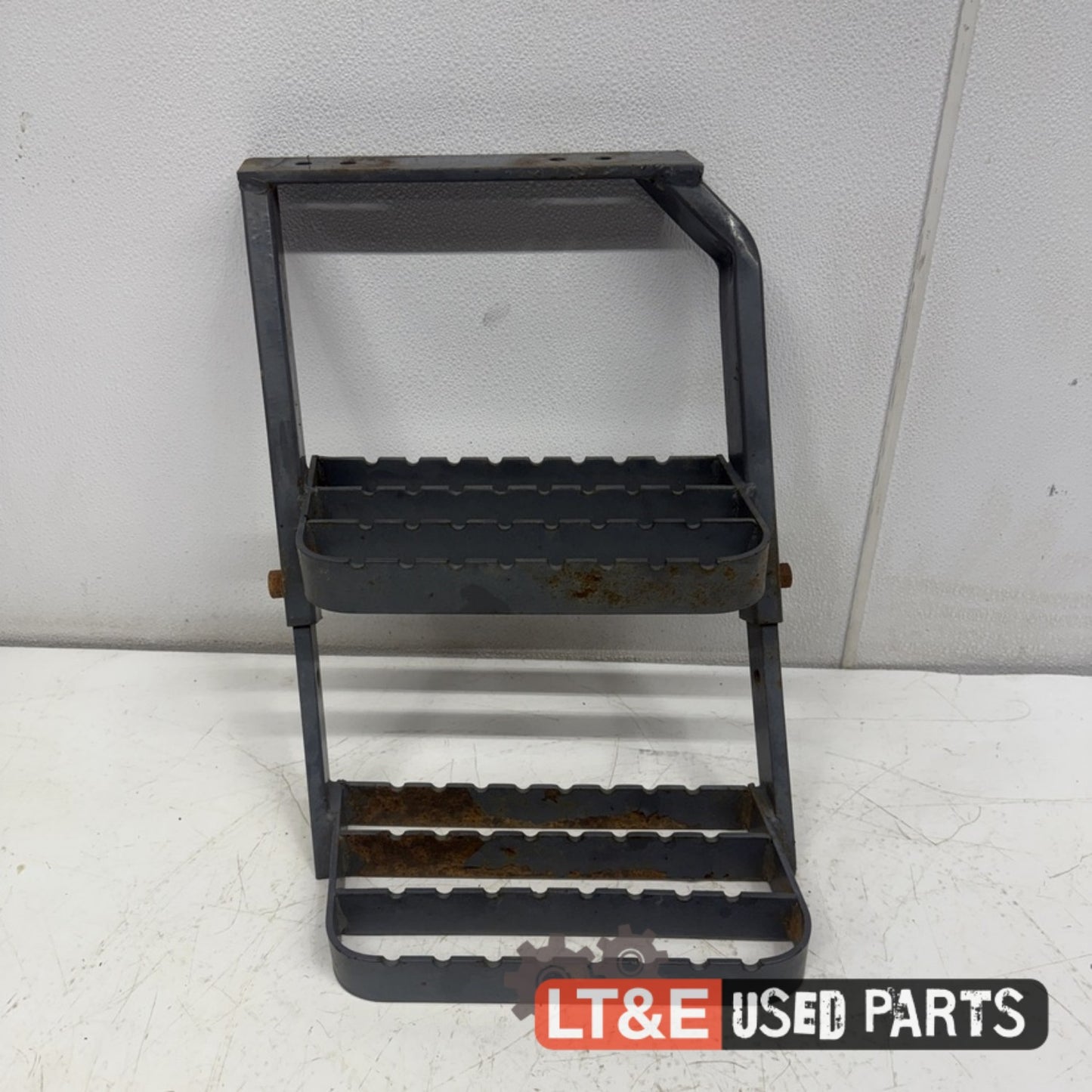RIGHT HAND STEP ASSEMBLY