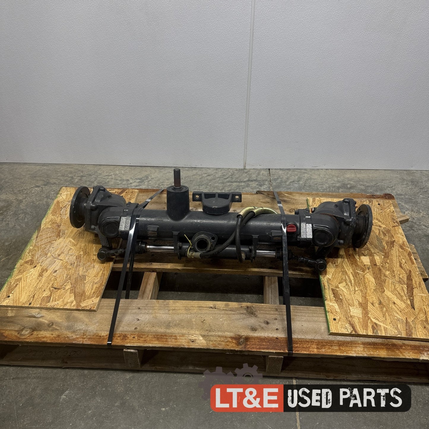 CS2410 FRONT AXLE - 4166569