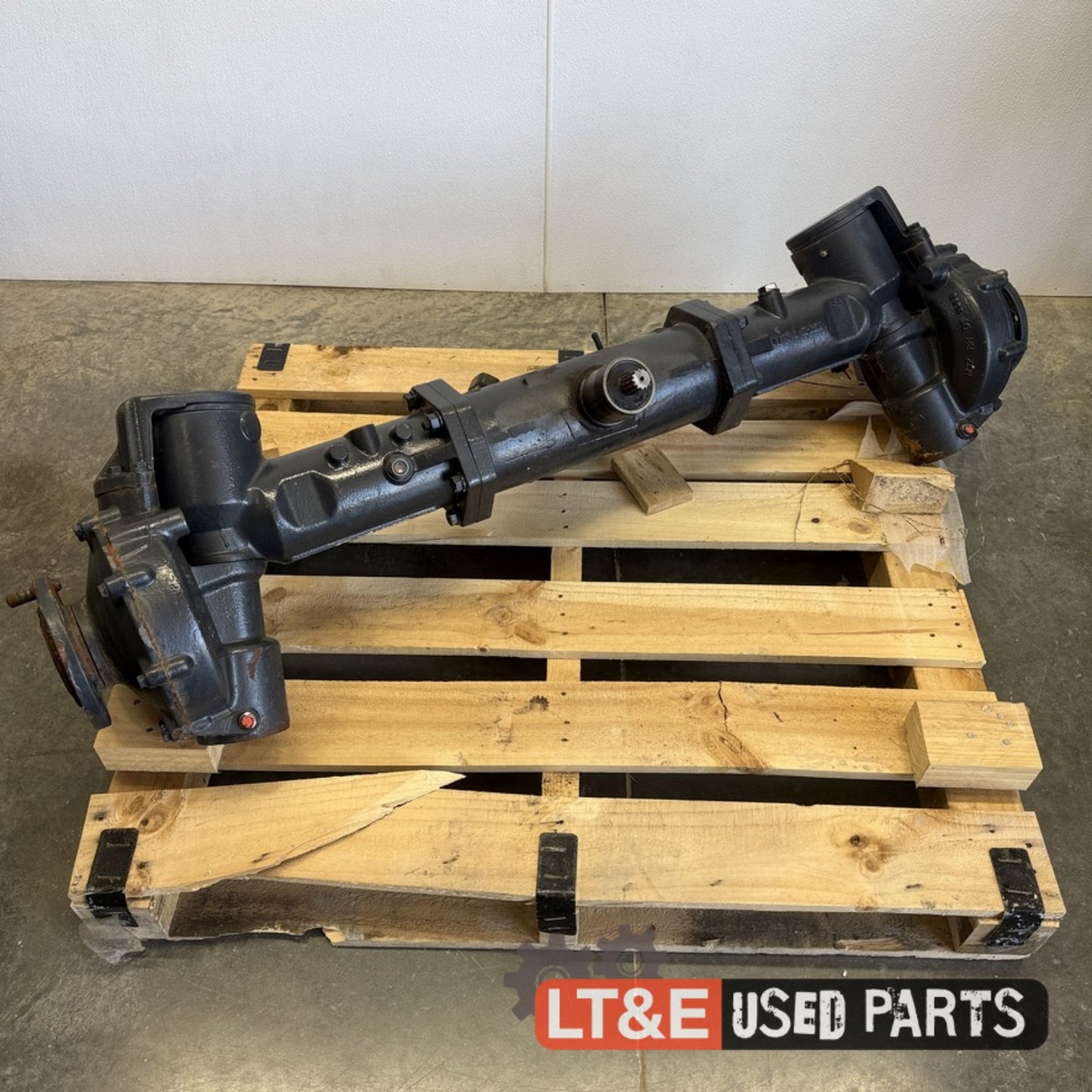 DK35SE FRONT AXLE - 0812511