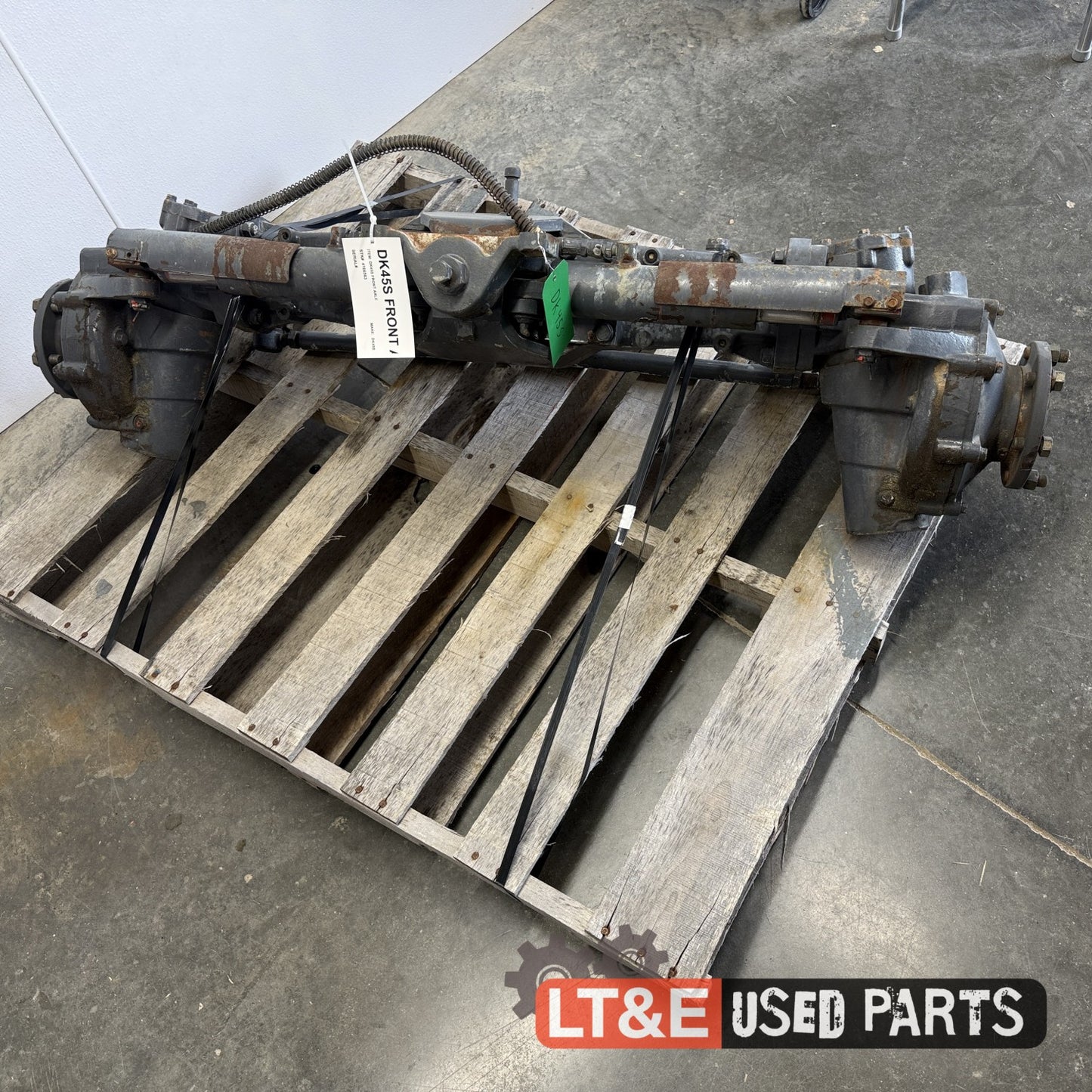 DK45S FRONT AXLE - 4166563