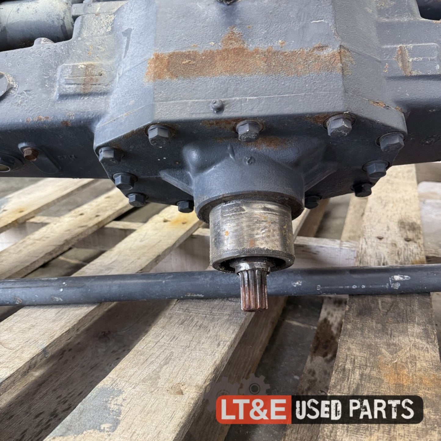DK45S FRONT AXLE - 4166563