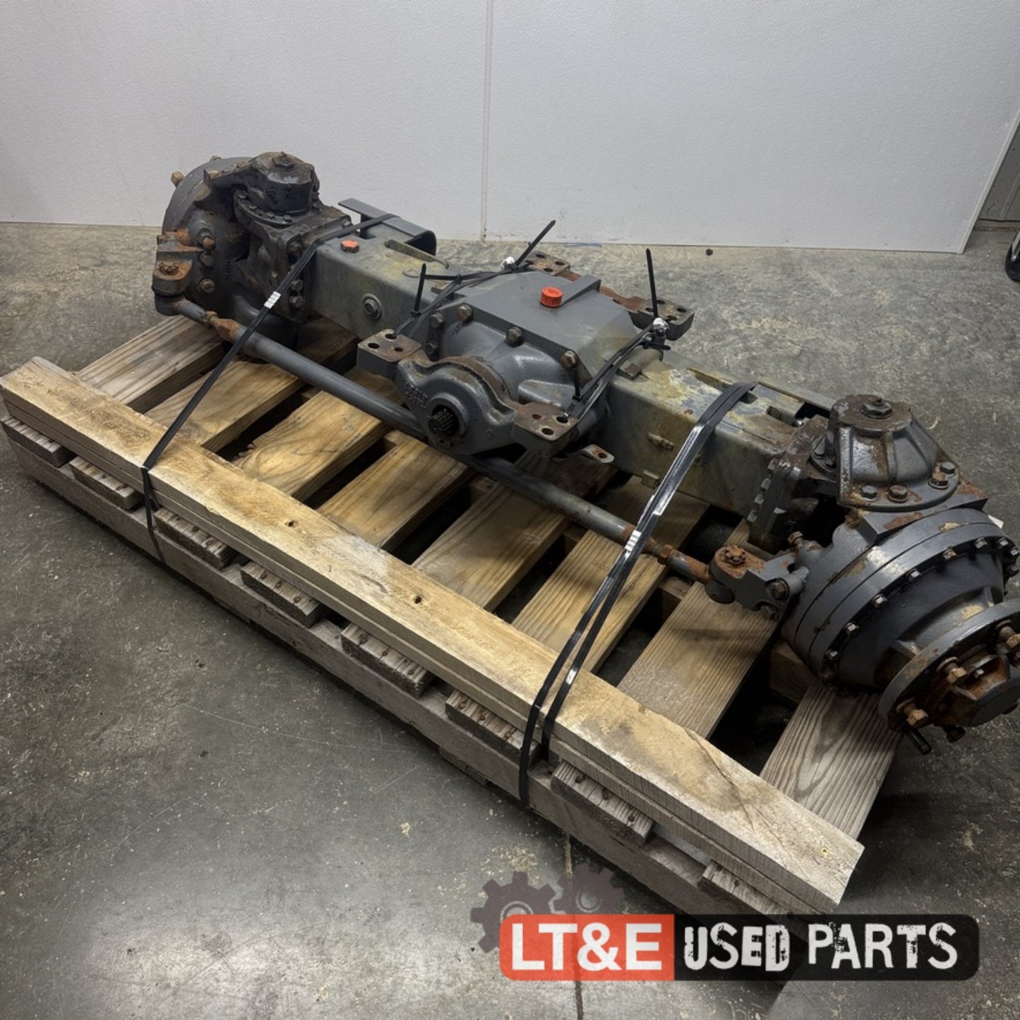 DK65C FRONT AXLE - 4162918