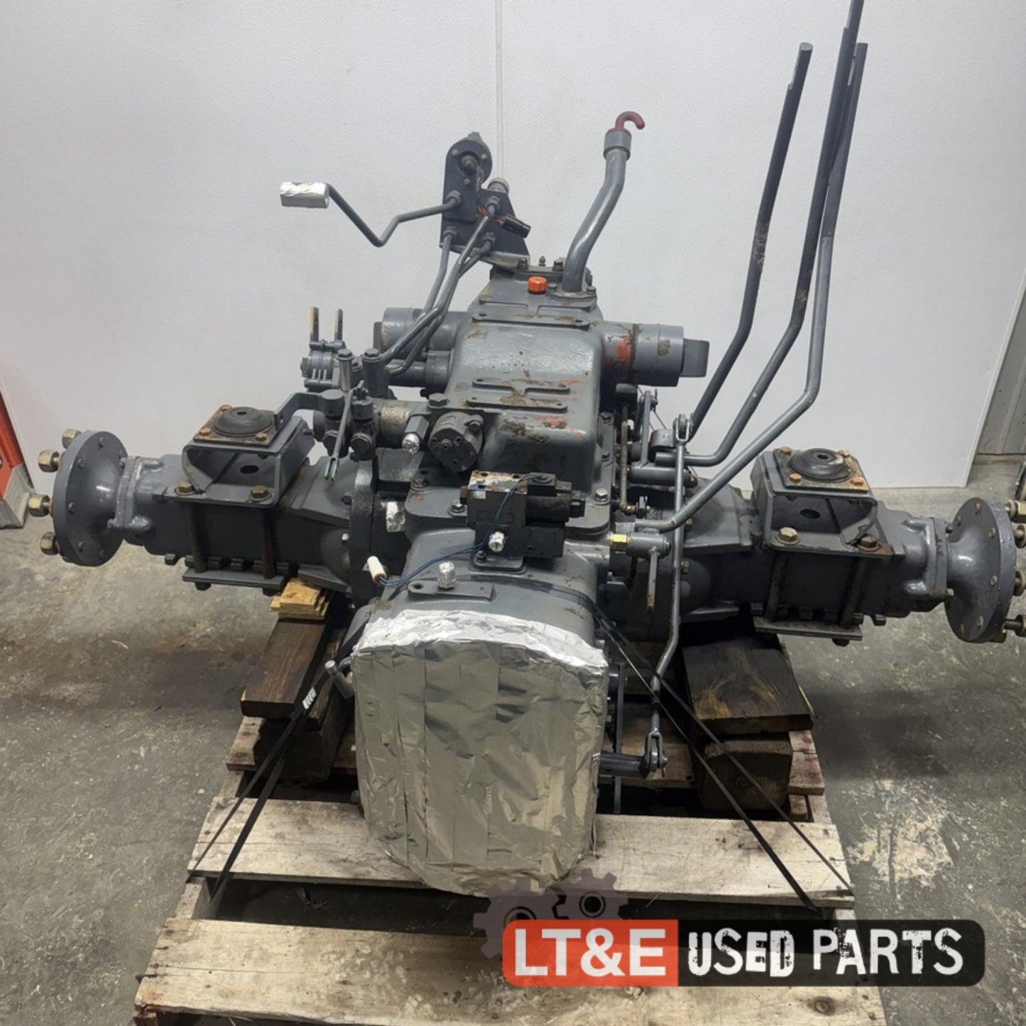 DK65C REAR AXLE - 4162918
