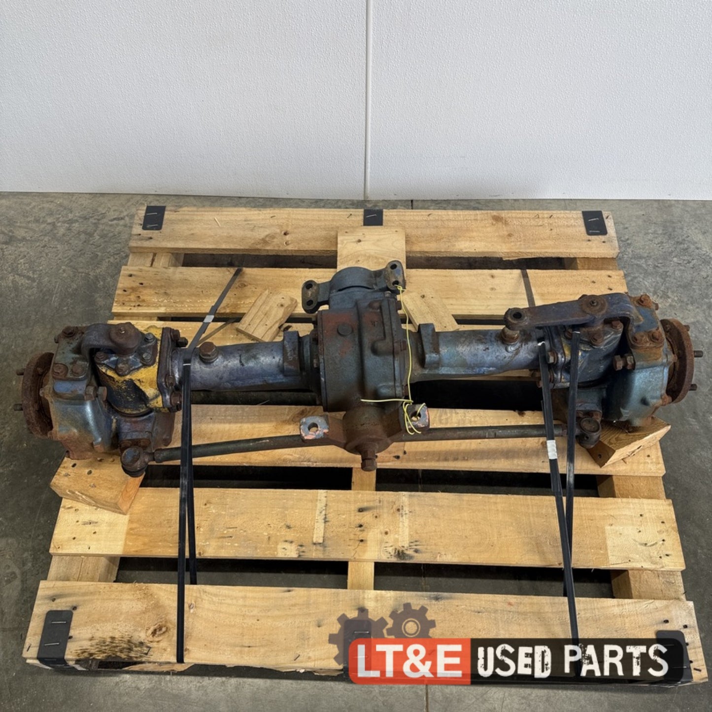 LB2204 FRONT AXLE - 6169839