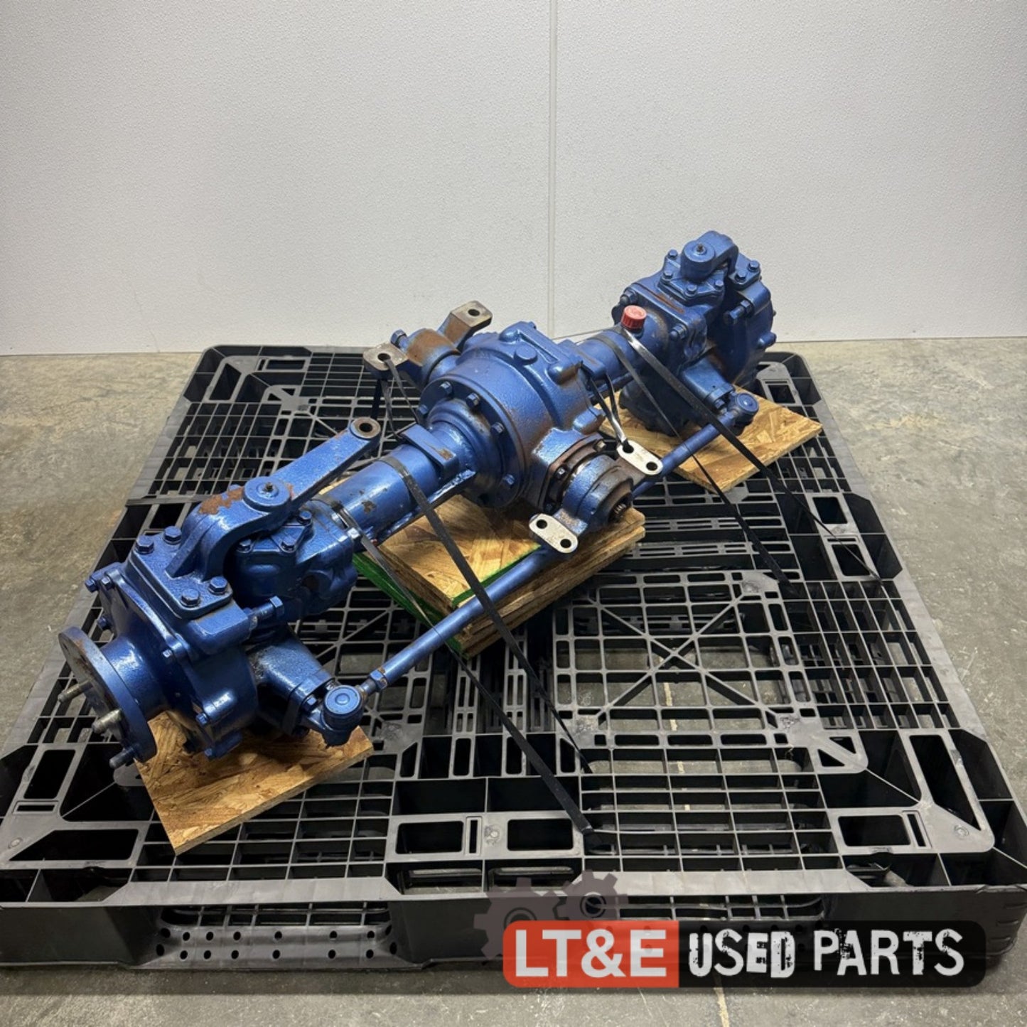 LK2554 FRONT AXLE - 6168889