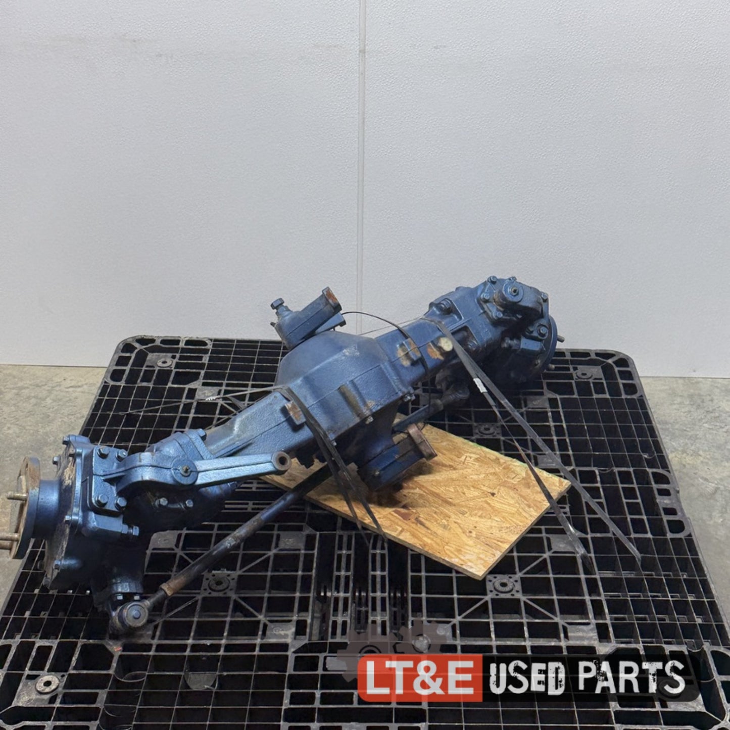LK3054 FRONT AXLE - 0812505