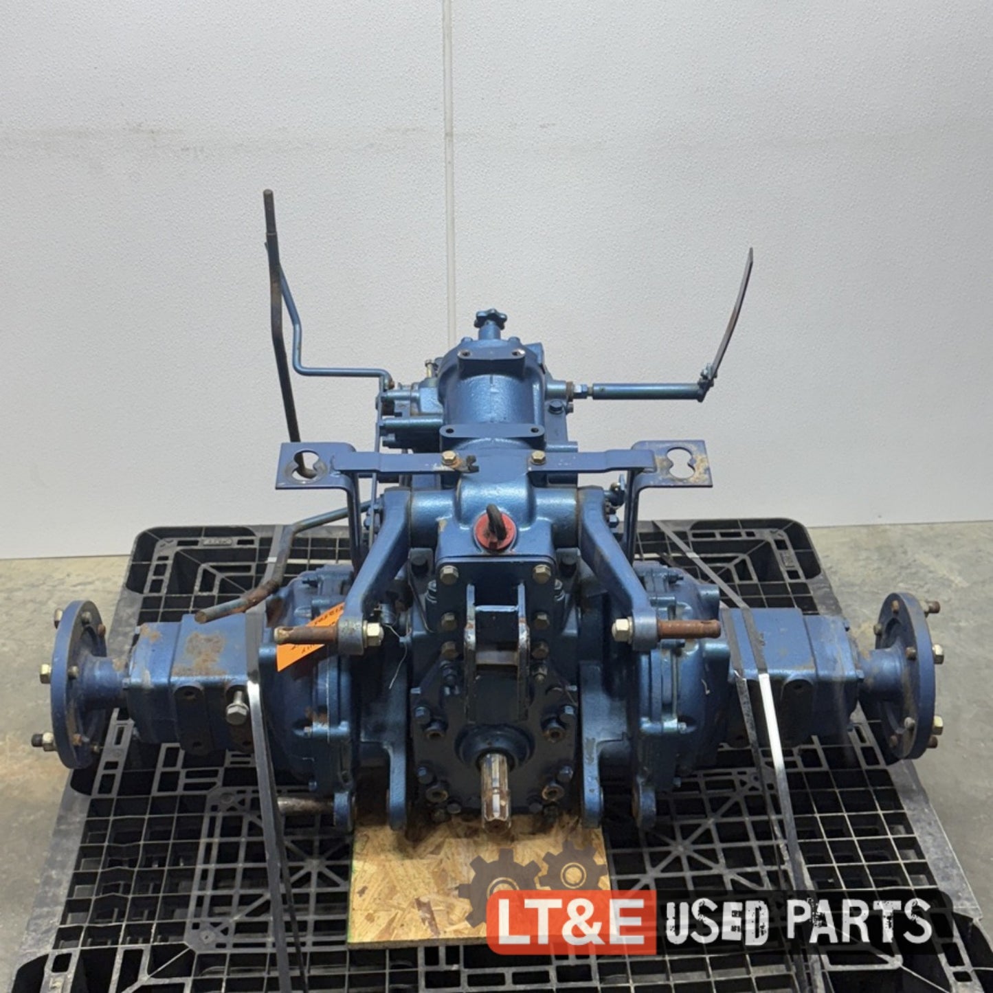 LK3054 REAR AXLE - 0812505