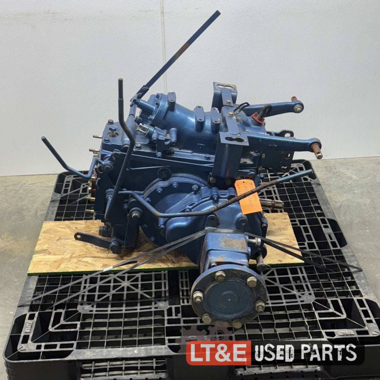LK3054 REAR AXLE - 0812505