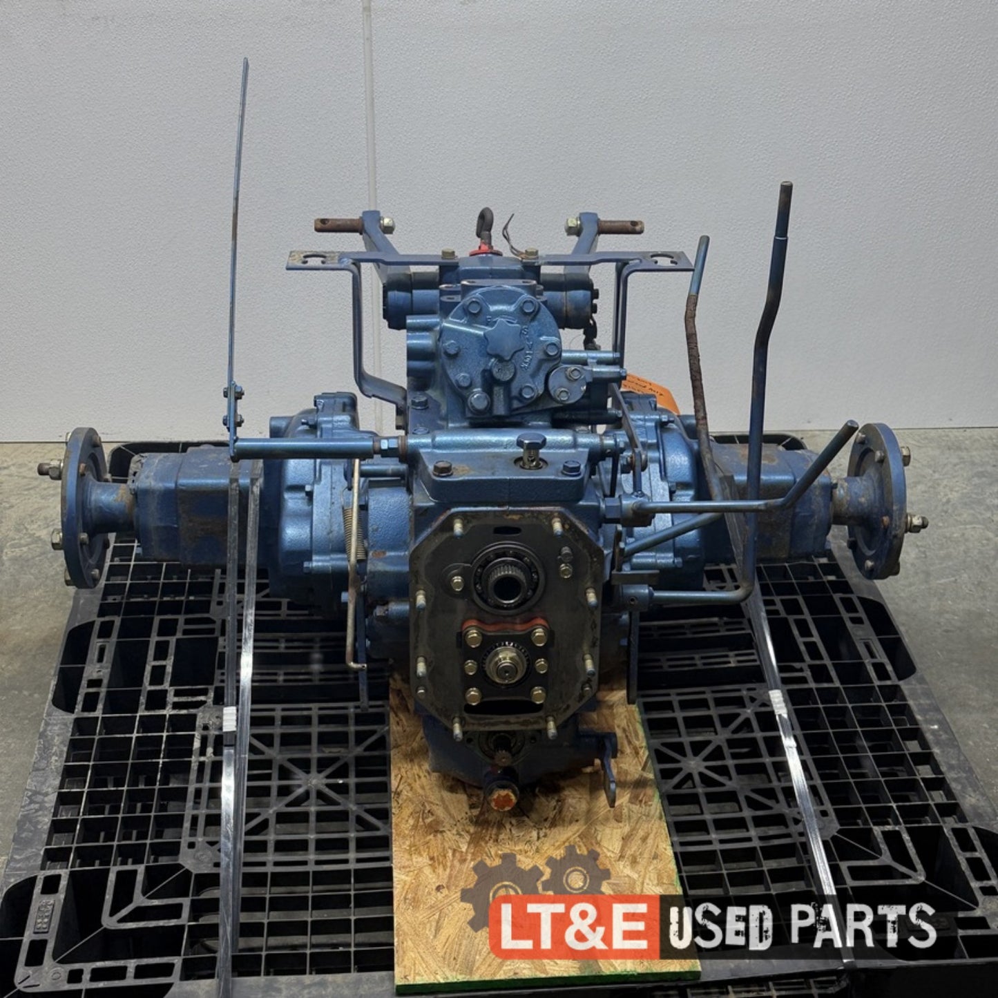 LK3054 REAR AXLE - 0812505