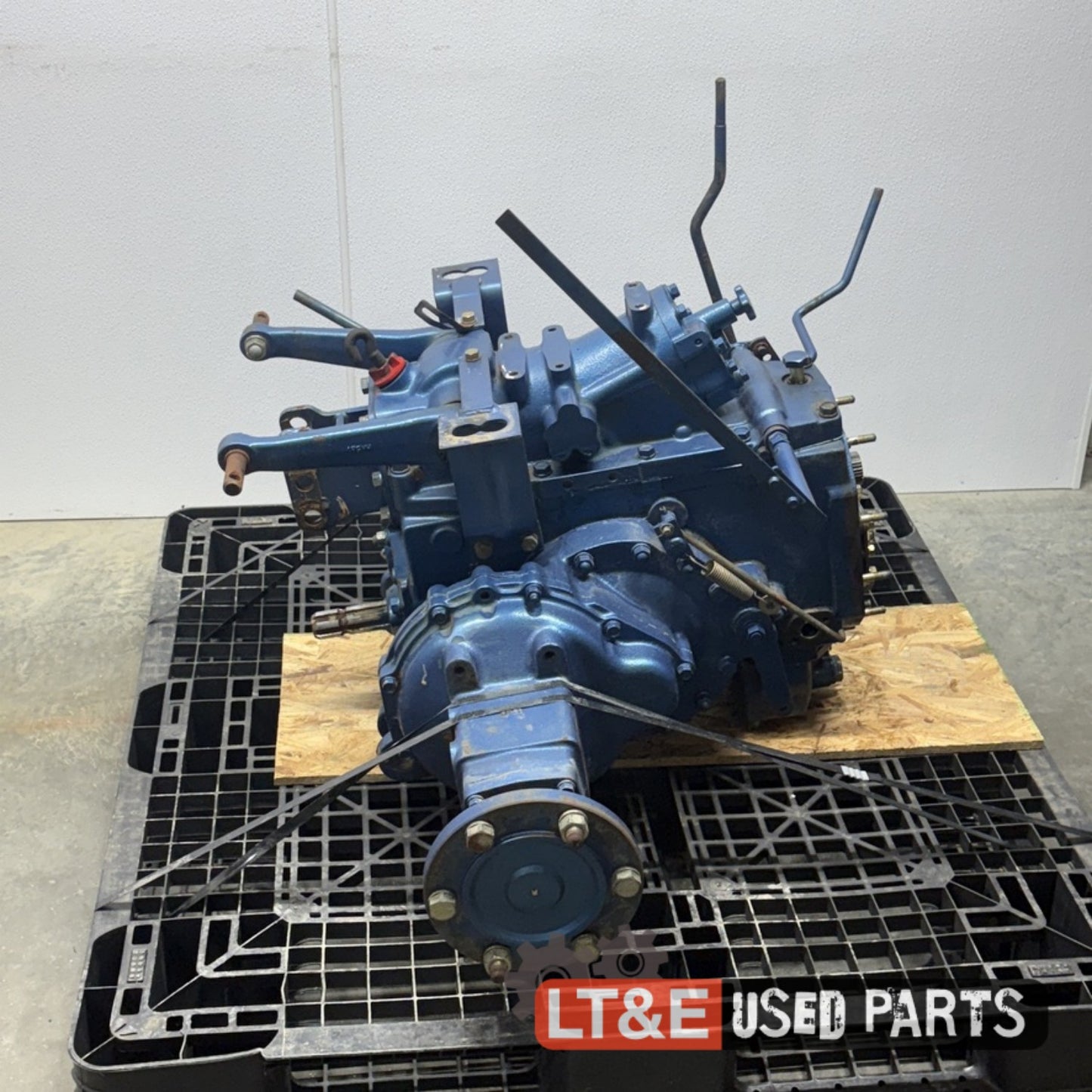 LK3054 REAR AXLE - 0812505