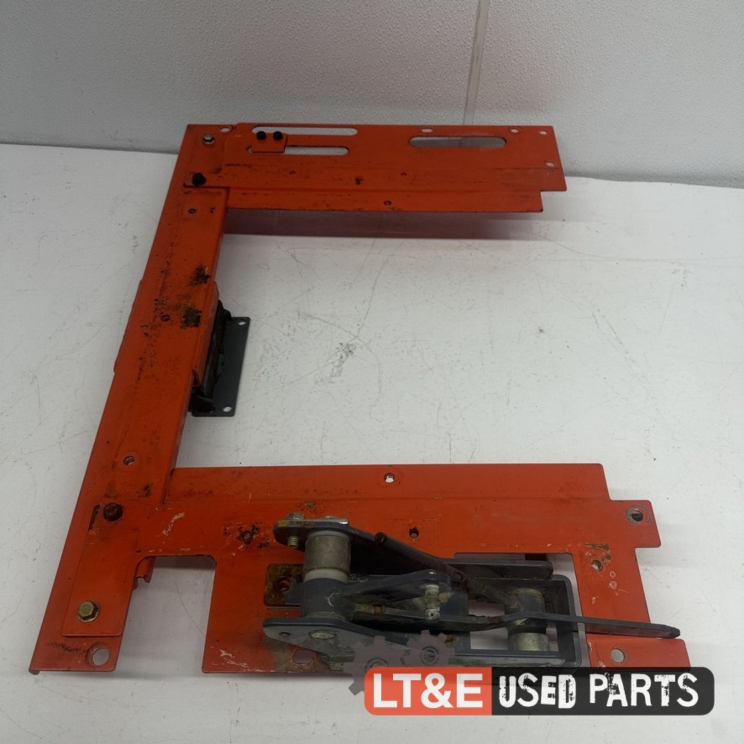 SEAT FLOOR SUPPORT