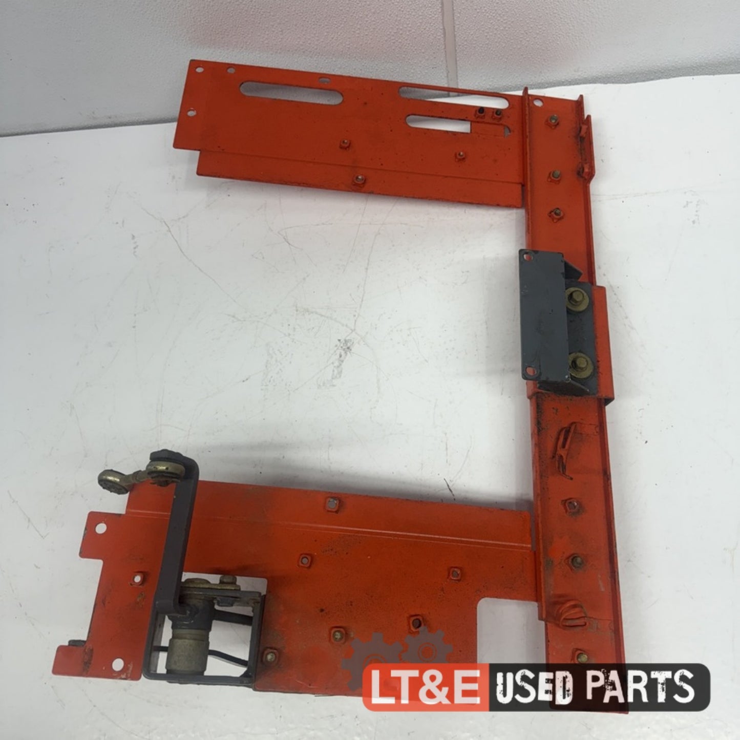 SEAT FLOOR SUPPORT