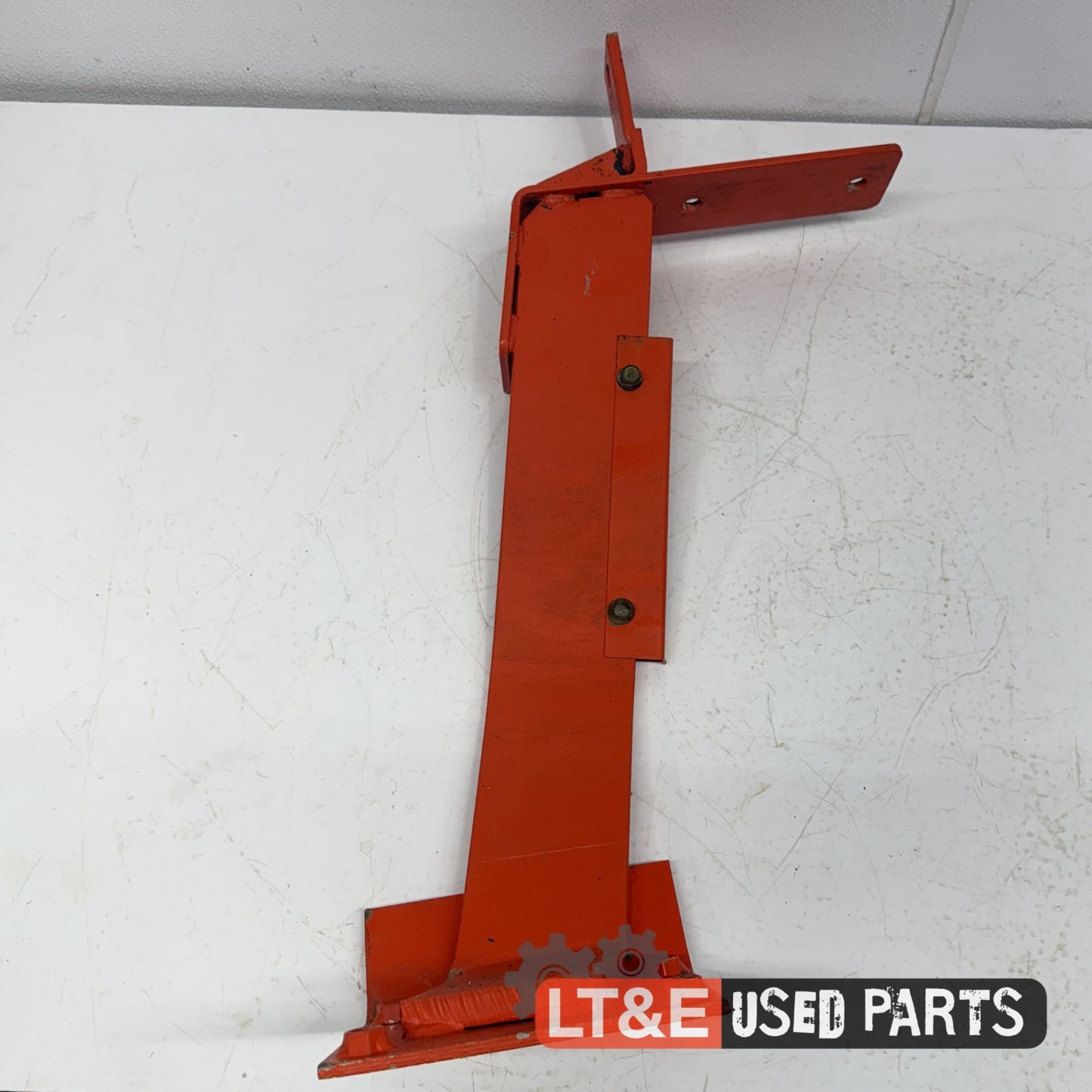 LEFT HAND FENDER SUPPORT