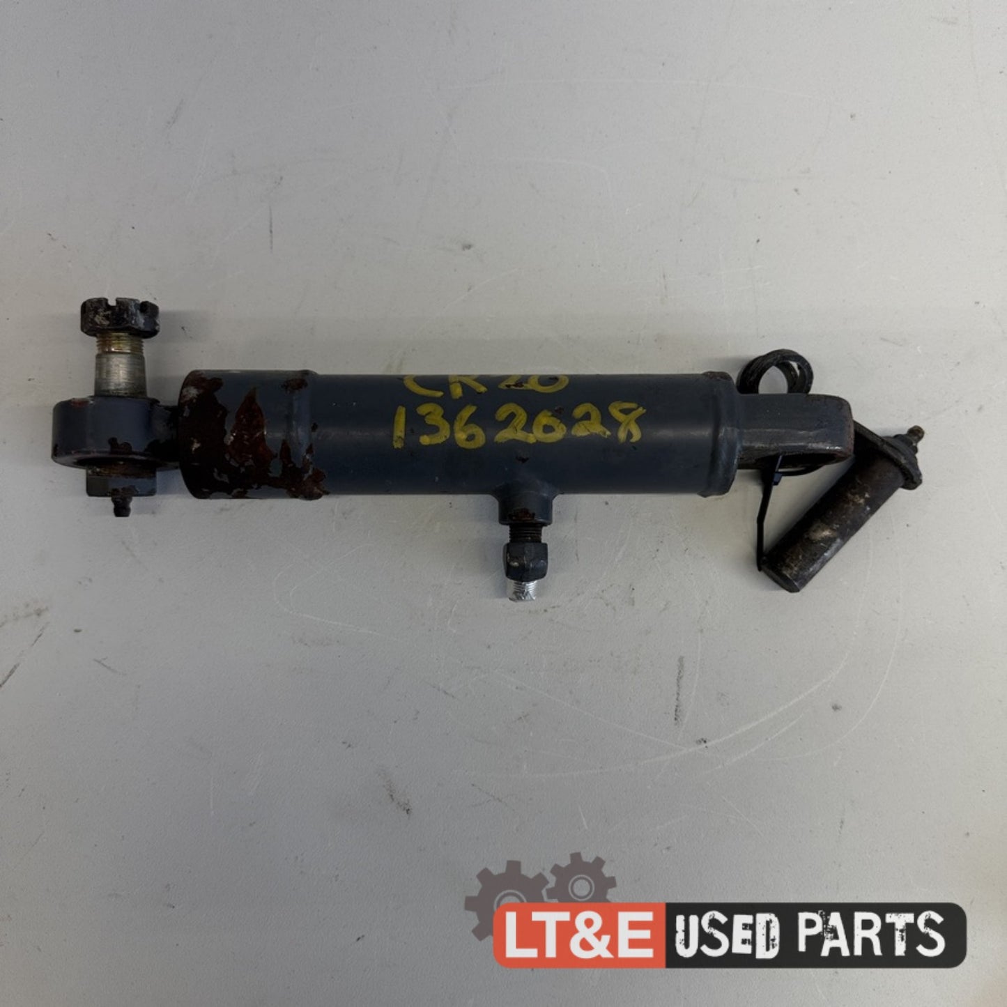 LEFT HAND STEERING CYLINDER