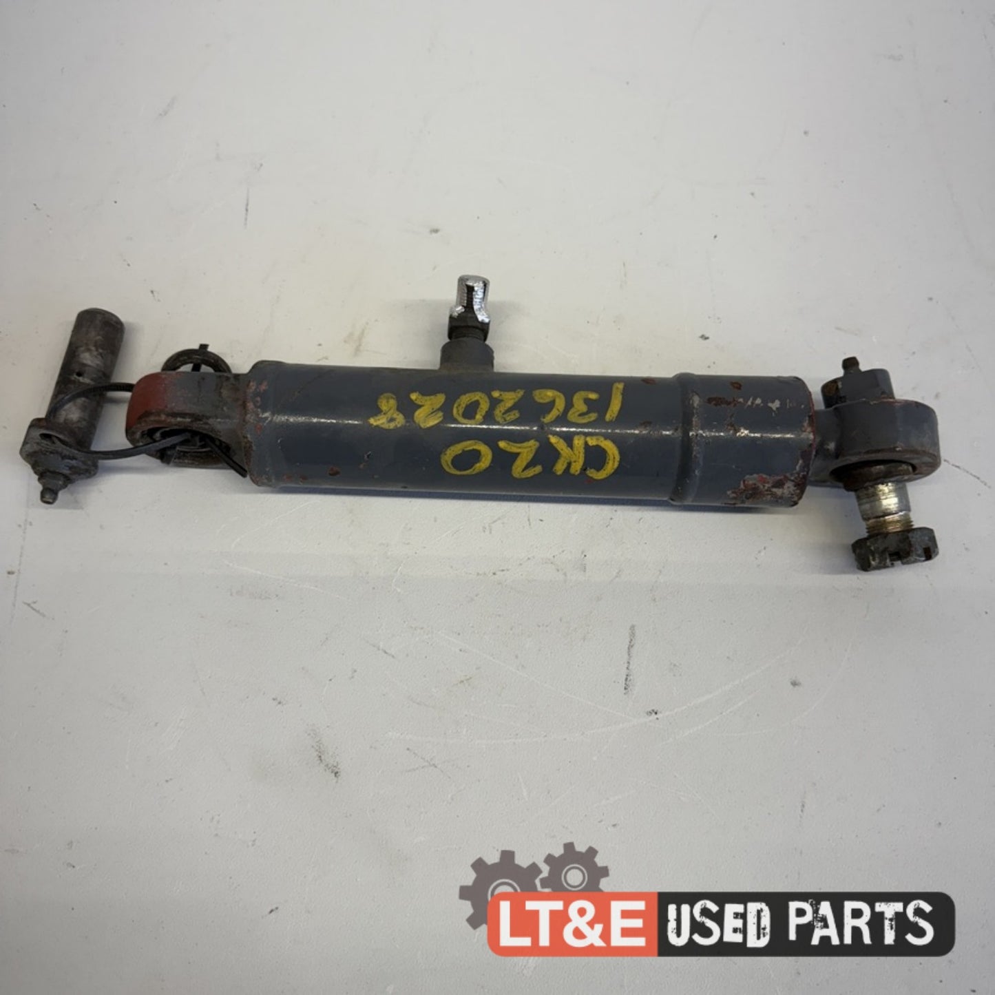 RIGHT HAND STEERING CYLINDER