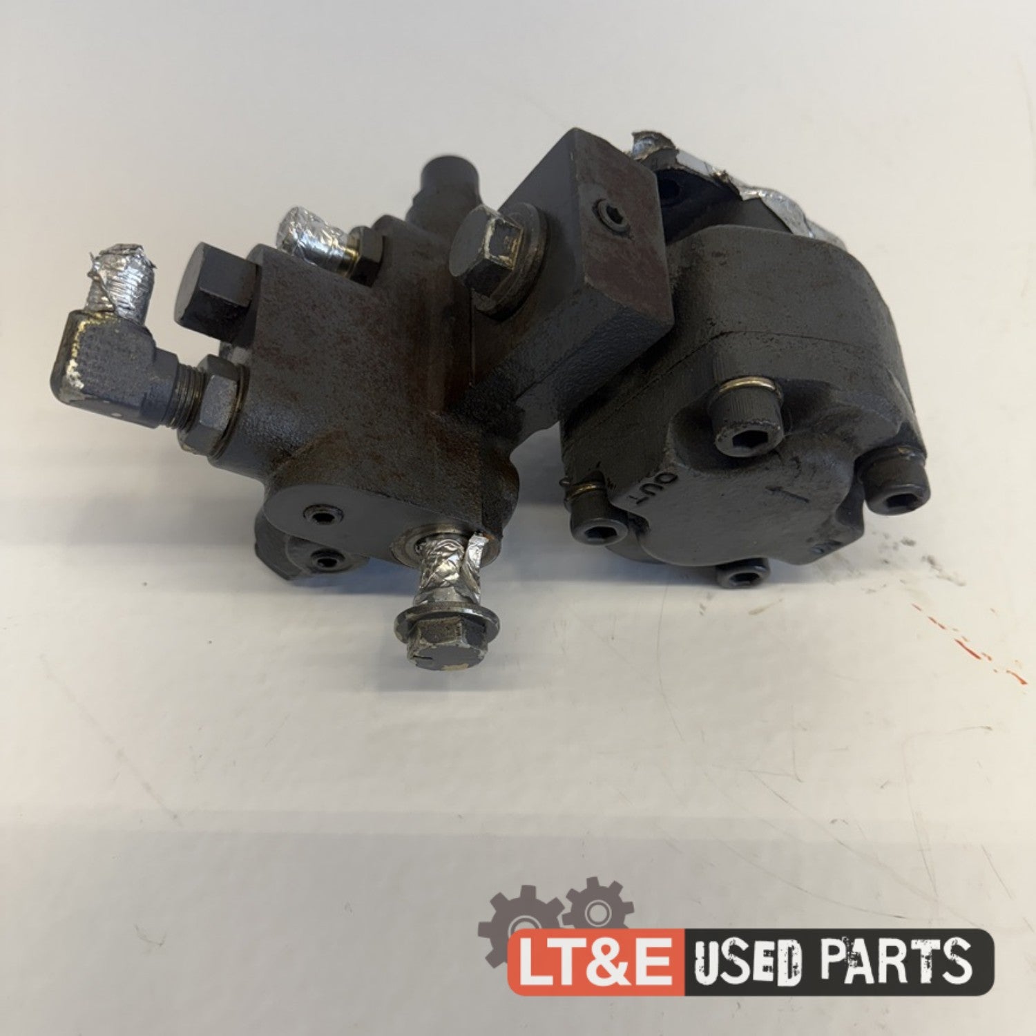 HYDRAULIC PUMP AND FLOW CONTROL VALVE ASSEMBLY – Little Tractor Parts
