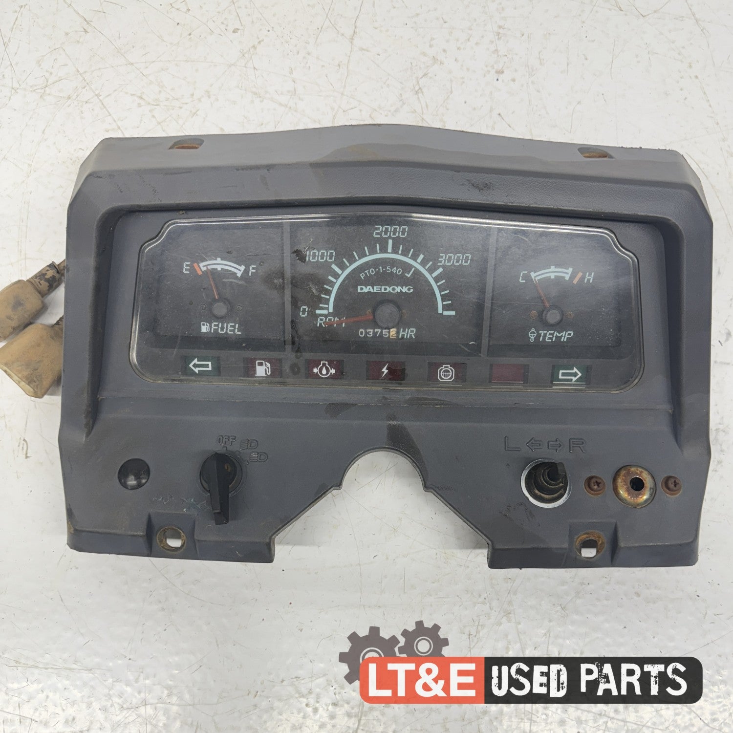 INSTRUMENT CLUSTER WITH COVER