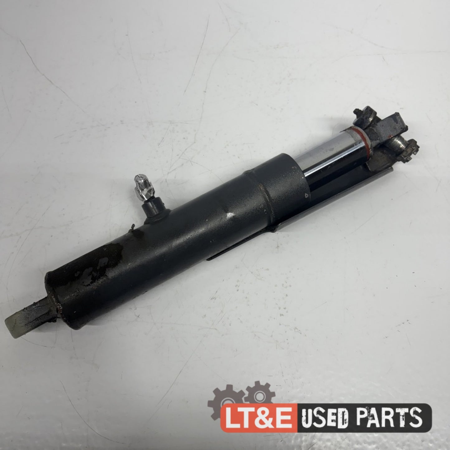 RIGHT HAND STEERING CYLINDER