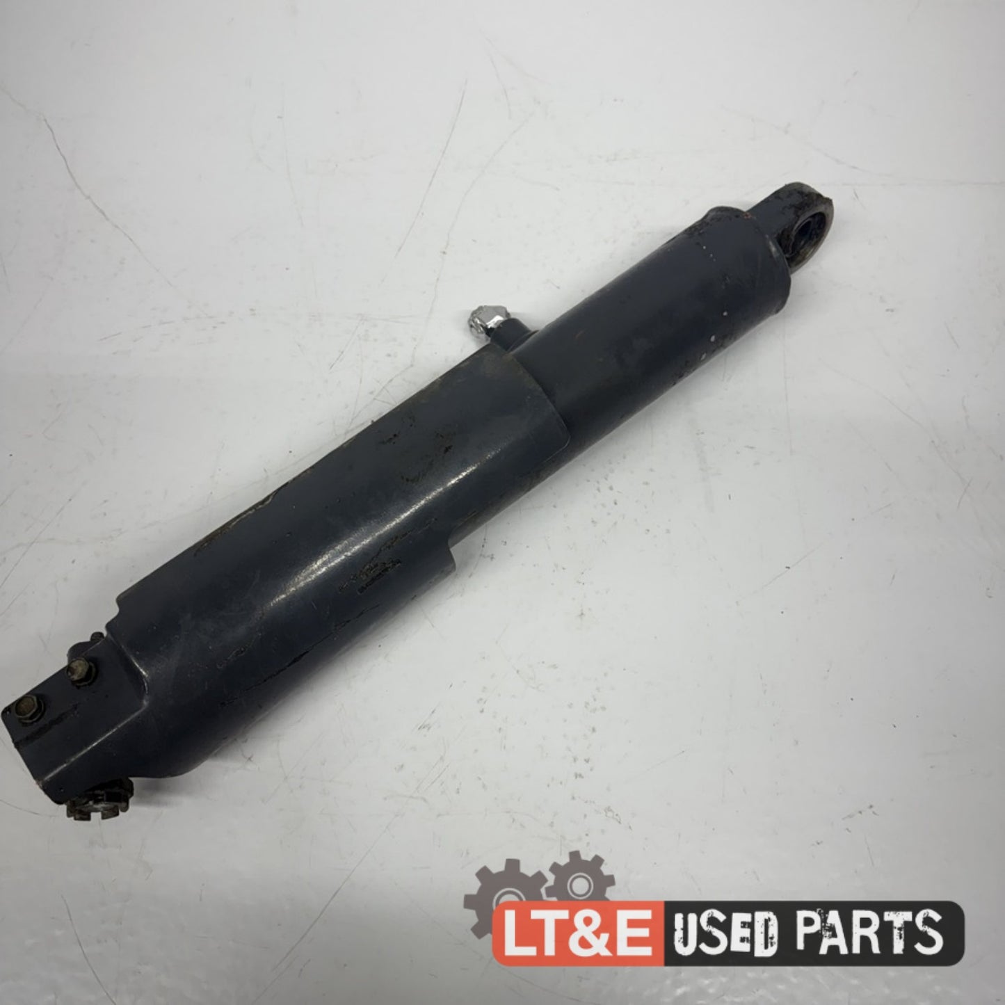 RIGHT HAND STEERING CYLINDER