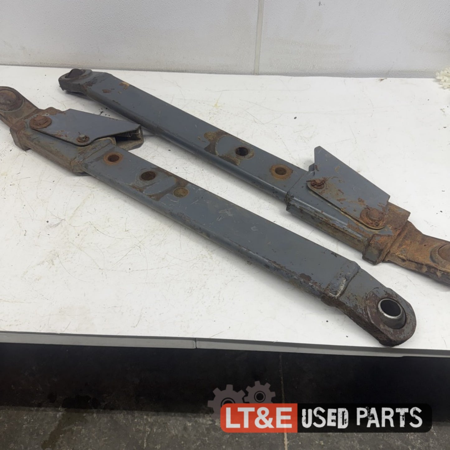 LOWER LIFT ARM ASSEMBLY